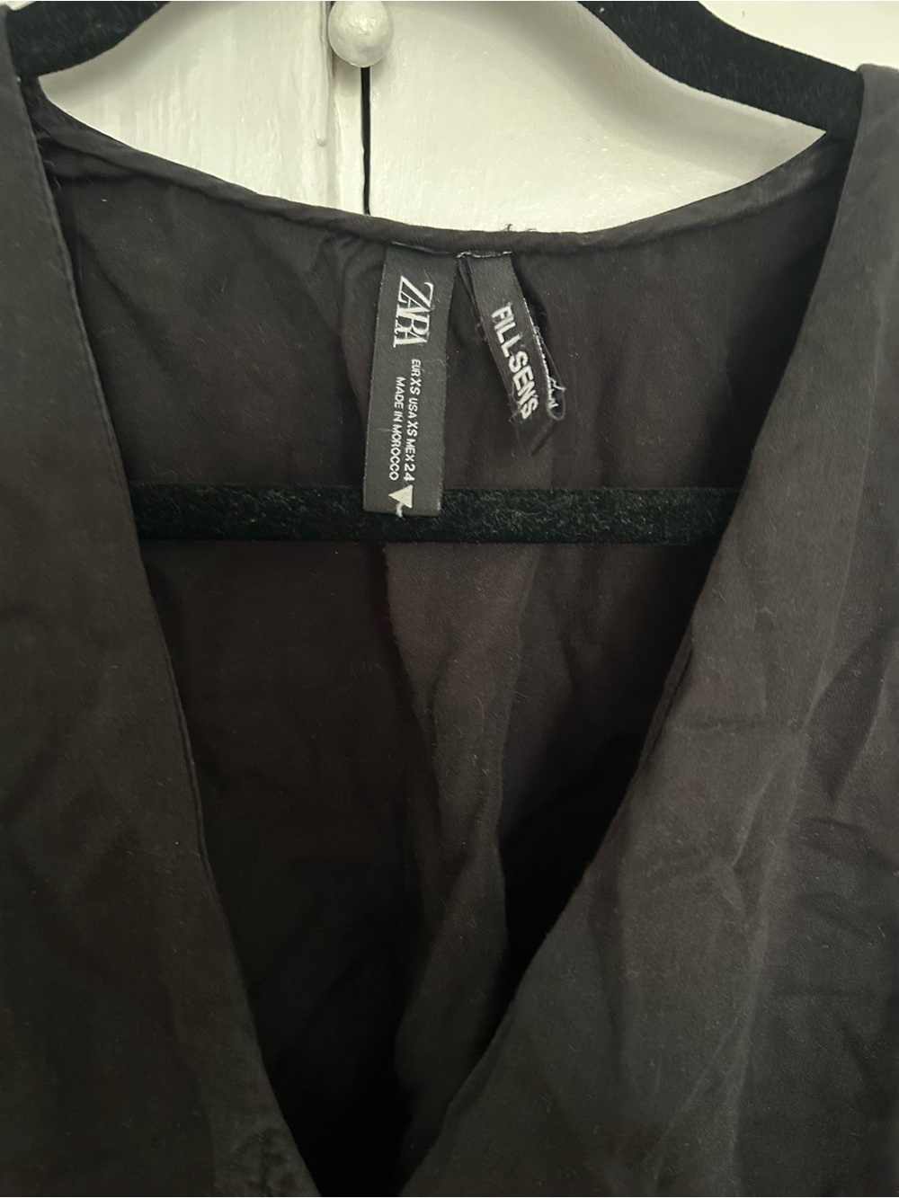 Zara Black V-Neck Mini Dress with Sinched Waist - Picture 4 of 4